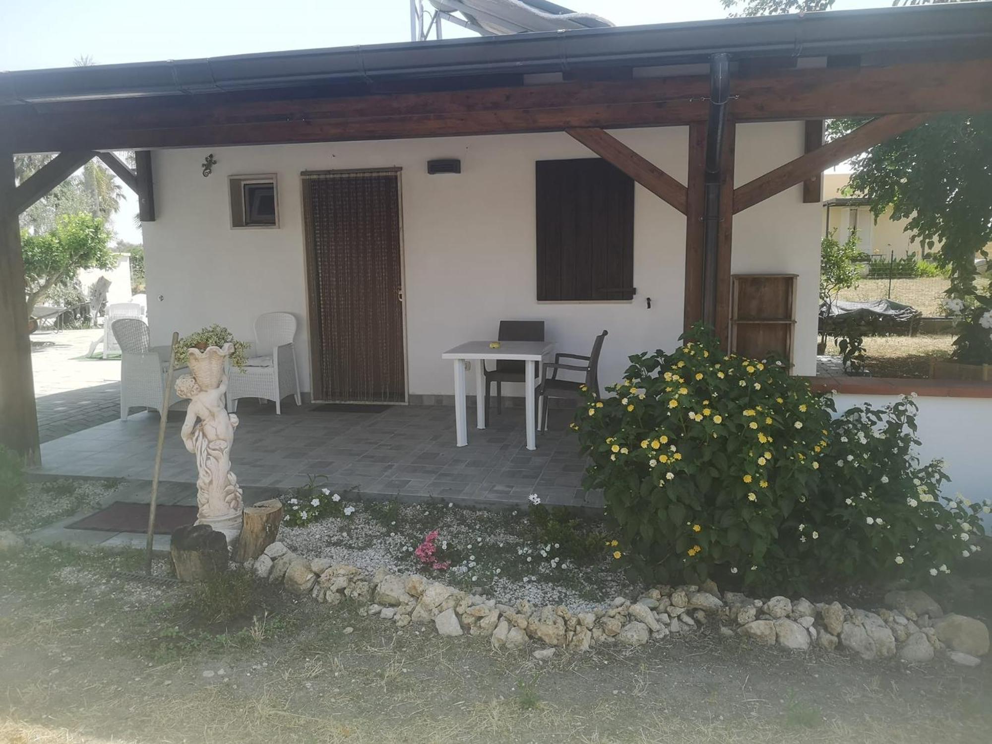 B&B Angolo Magico 帕拉比塔 外观 照片